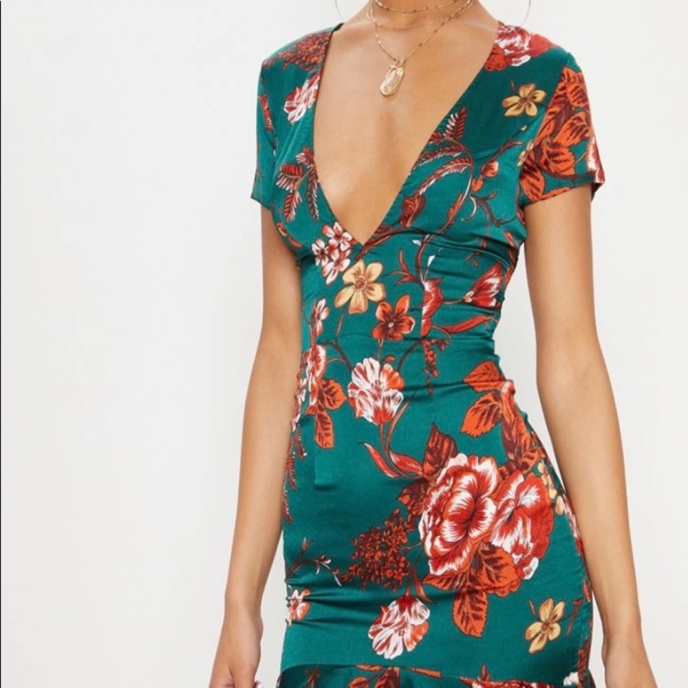 NWT Pretty Little Thing mini back out dress